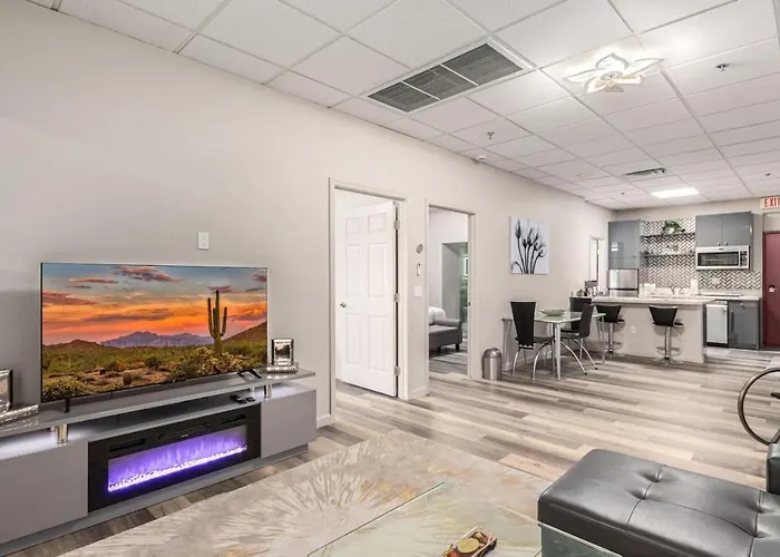 New On The Avenue 2bed 2bath *