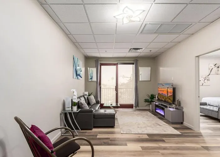 New On The Avenue 2bed 2bath